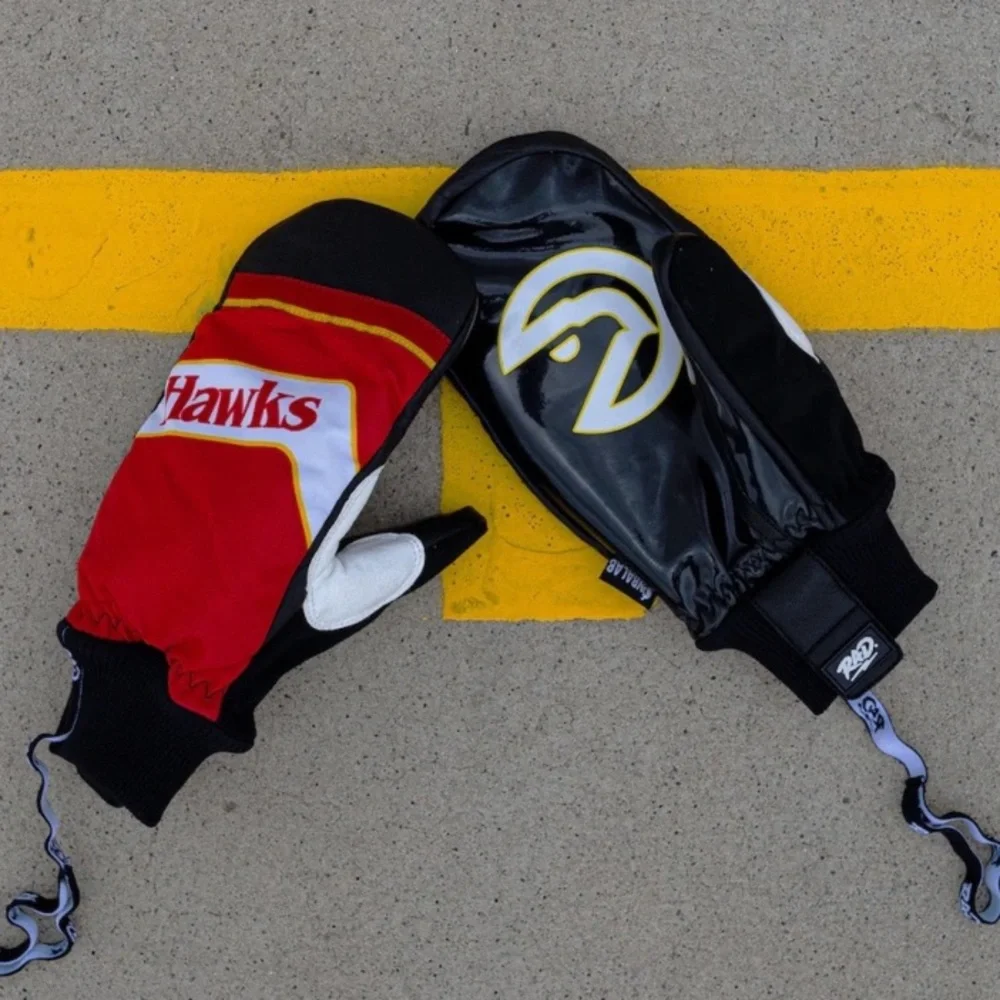 New Atlanta Hawks Snow Mittens with individual finger slots inside / cla…